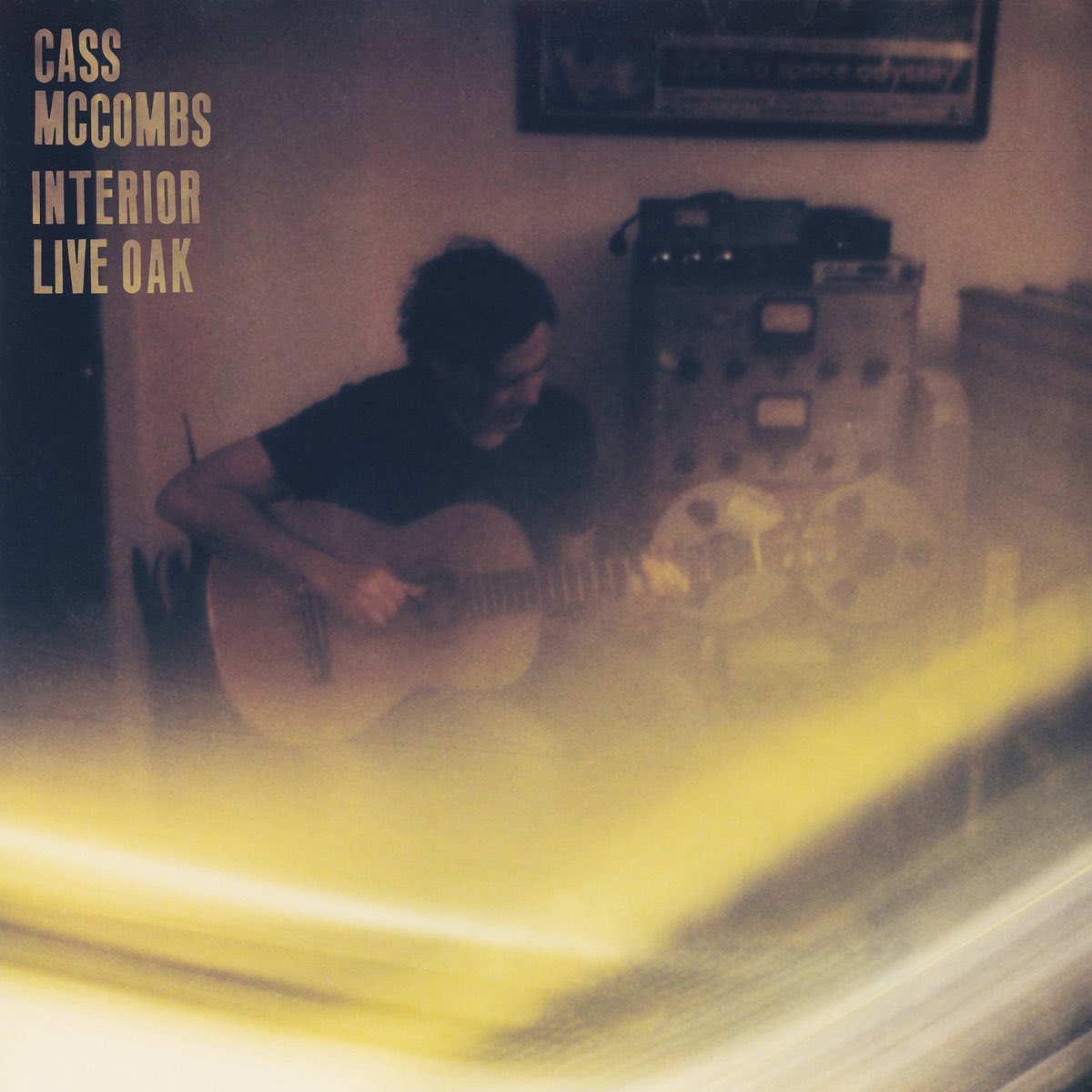 Komattel's tweet image. Cass McCombs - Interior Live Oak [Domino]

全16曲で収録時間1時間14分という大作で、フィジカル版はダブル・アルバムの仕様となっている模様。
アメリカーナ、フォークロックに類される彼の音楽、弛緩しているようで一定のテンション、緊張感が保たれており、聴いていて実に心地よい。

#今週の一枚