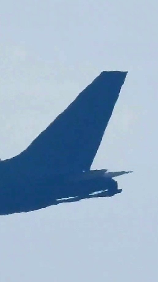 LebanonJets's tweet photo. #Italy AirForce KC767 #MM62227 this morning out of Pomezia/LIRE Air Base near Rome to Constanta, Romania now in Beirut and expected back to LIRE as #IAM1436. There are no Romanian troops in #UNIFIL but over 1,000 Italians https://t.co/rJQ1dG7xPR