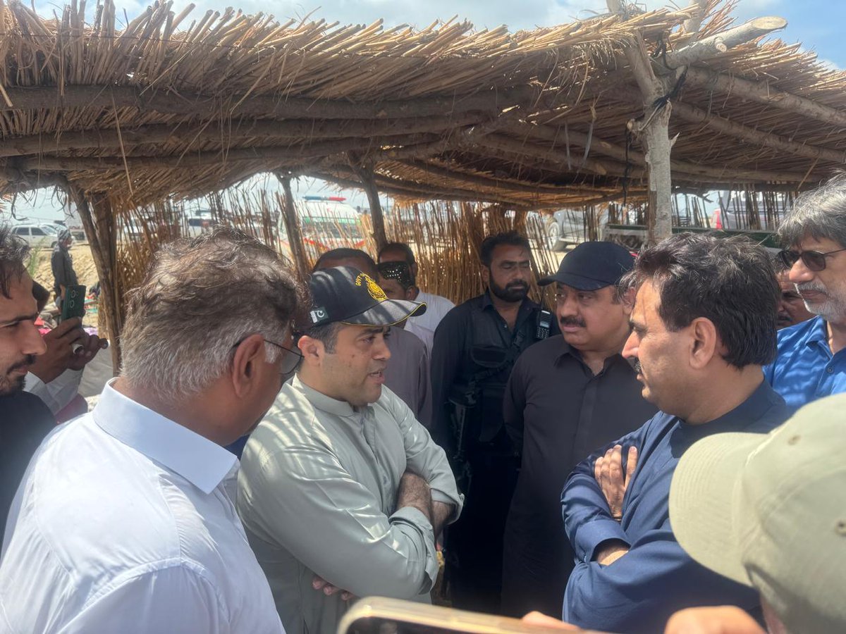 کراچی
کشمور ایٹ کندھکوٹ
8 ستمبر 2025

وزیر آبپاشی جام خان شورو اور مکیش کمار چاولہ کا کمشور کندھ کوٹ(کے کے)بند اور توری بند کا ہنگامی دورہ

اس دوران سیکریٹری آبپاشی ظریف اقبال کھیڑو، سابق وزیر مملکت عابد بھیو، رکن اسمبلی نادر مگسی،شیر محمد مغیری، ڈپٹی کمشنر کشمور، ایس