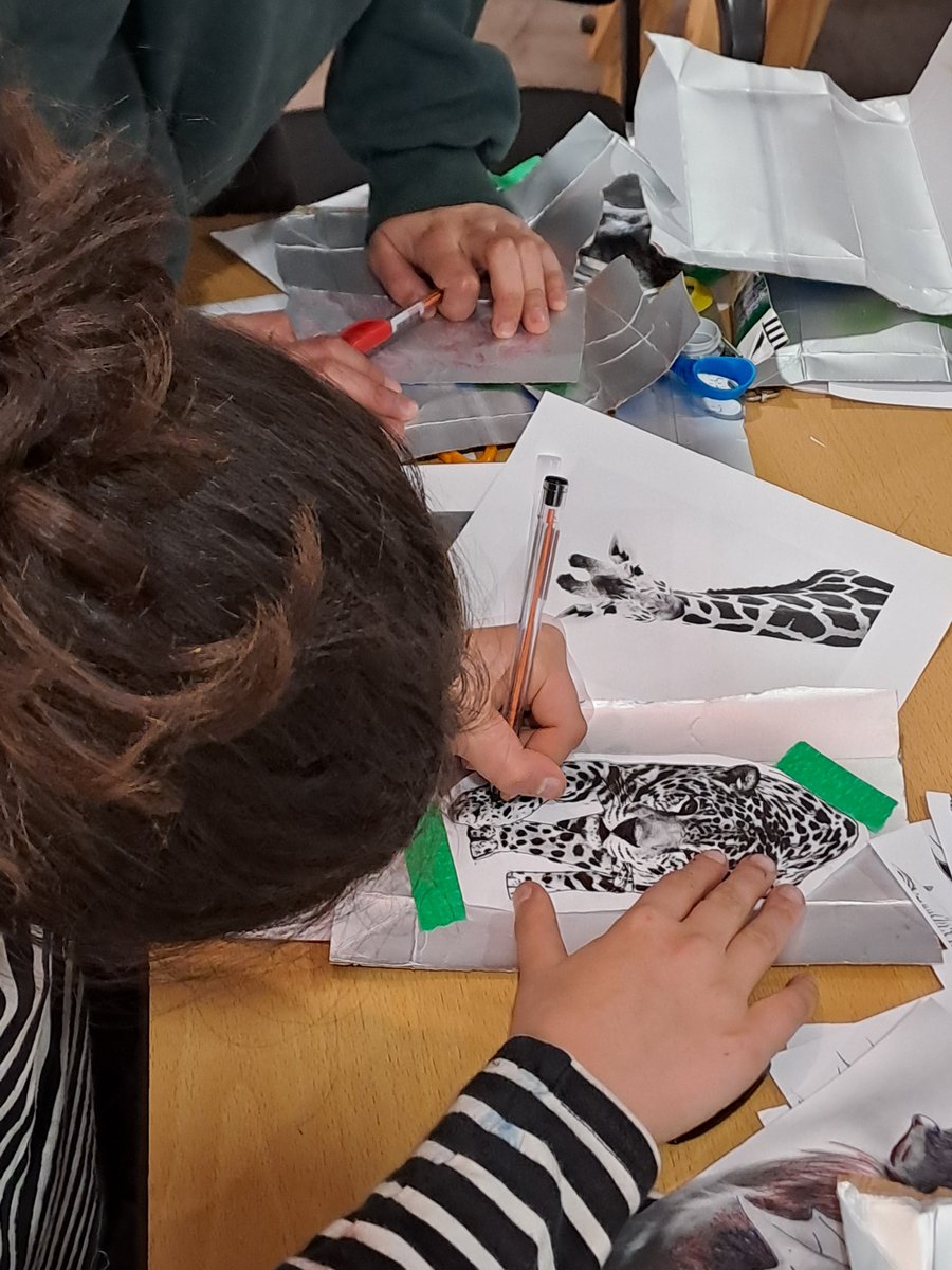 Jugar, aprender, crear 🎨

Súmate a los talleres familiares de nuestros Sábados Entretes en el <a href="/CCESantiago/">CCE Santiago</a> 

Este 13 de septiembre de 11:00 a 18:00 te esperamos con una programación de primera ¡Revisa todos los detalles aquí!

👉aecid.es/web/cc-santiag…