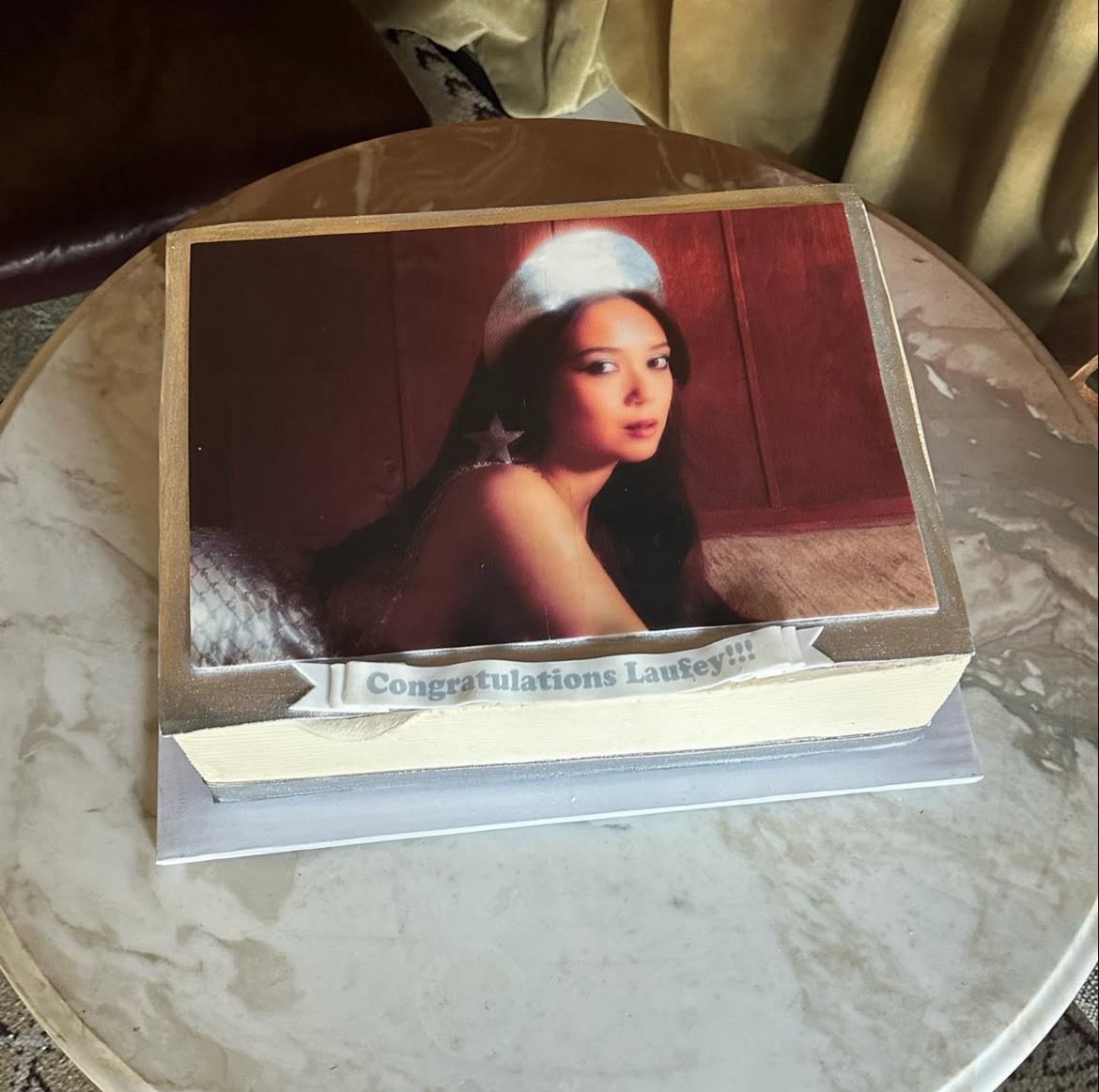 Bewitched compie due anni! 🎂 
Qual’è la vostra canzone preferita dell’album? 🪄🧡
#ItalyWantsLaufey 
-
-
-
-
-
#Laufey #BewitchedLaufey