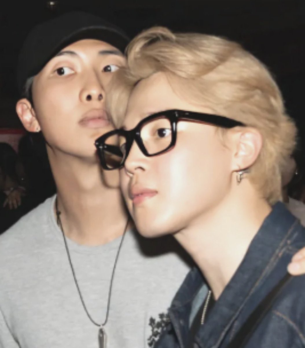 a primeira foto em alta definição do jimin loirinho com o namjoon, eu tô completamente apaixonada