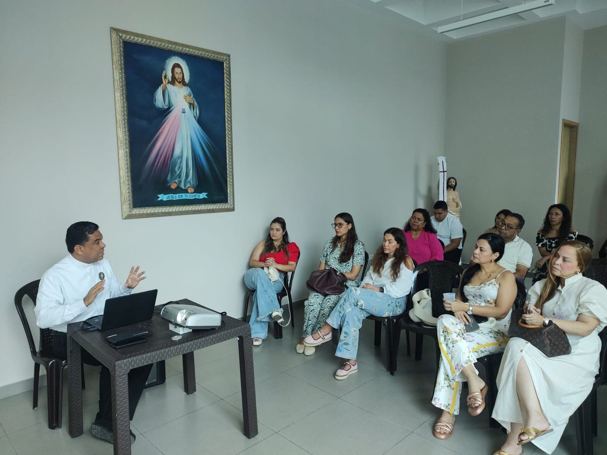 🎙 Estos son algunos de los presentadores del evento central de Catedratón 2025, quienes participaron en una jornada muy especial junto a integrantes de la Comisión Arquidiocesana de Catedratón.

#Catedratón2025 #FloreceLaEsperanza