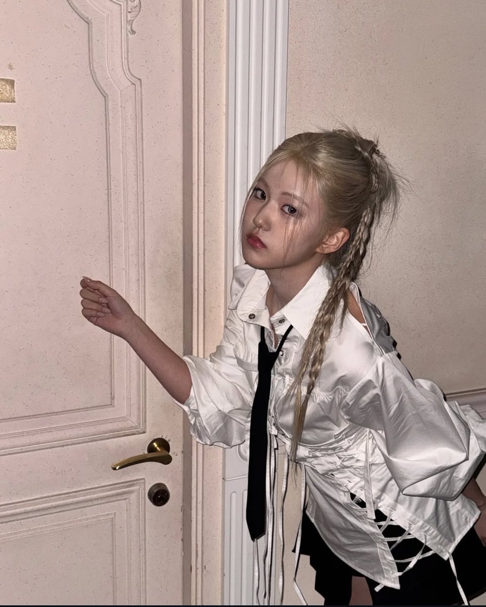 jjing714's tweet photo. 나 금발 윤지윤 봐야 되는데 https://t.co/MK3Jn73DtE