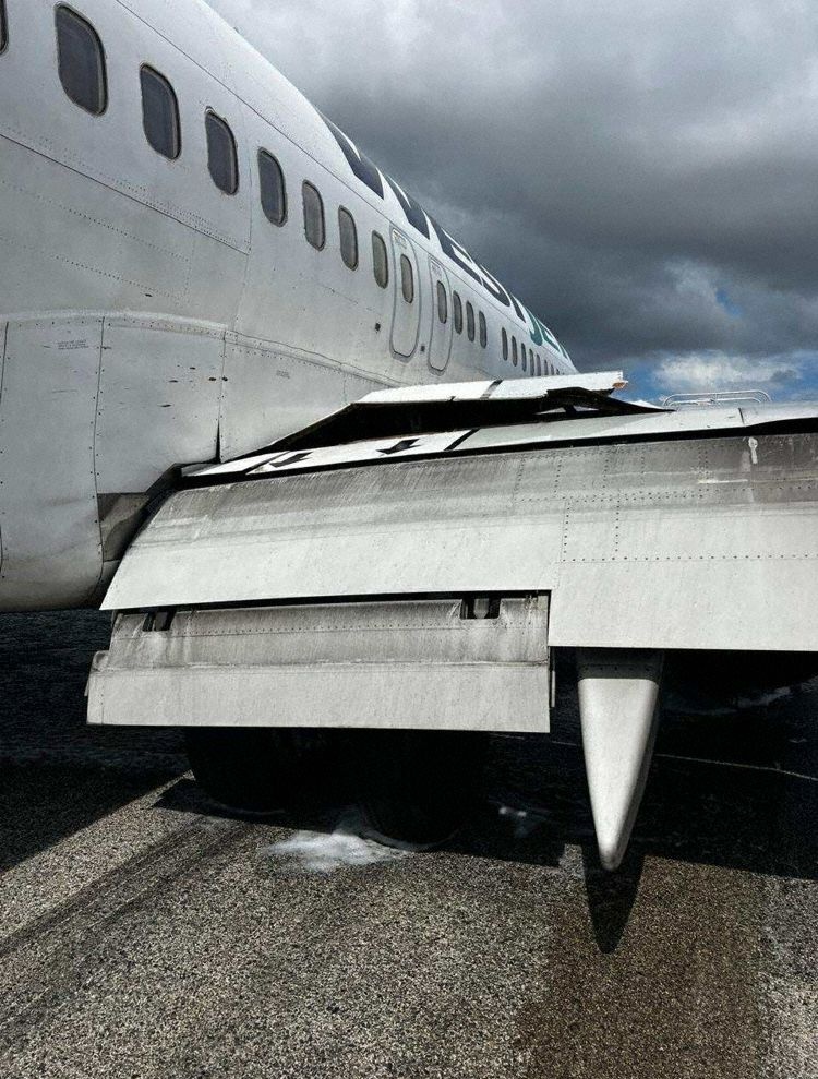 Turbinetraveler's tweet photo. Close up images of WestJet 2276 Boeing 737-800 at Saint Maarten. https://t.co/7ODwhiKneb