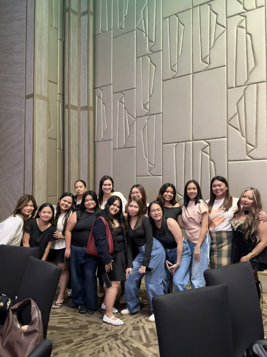 _karenvictorino's tweet photo. first pic: picture with our principal 
second pic: nasaan si ate karen?

happy 5th anniv, famanalo! 💗 https://t.co/Avghp7IExO