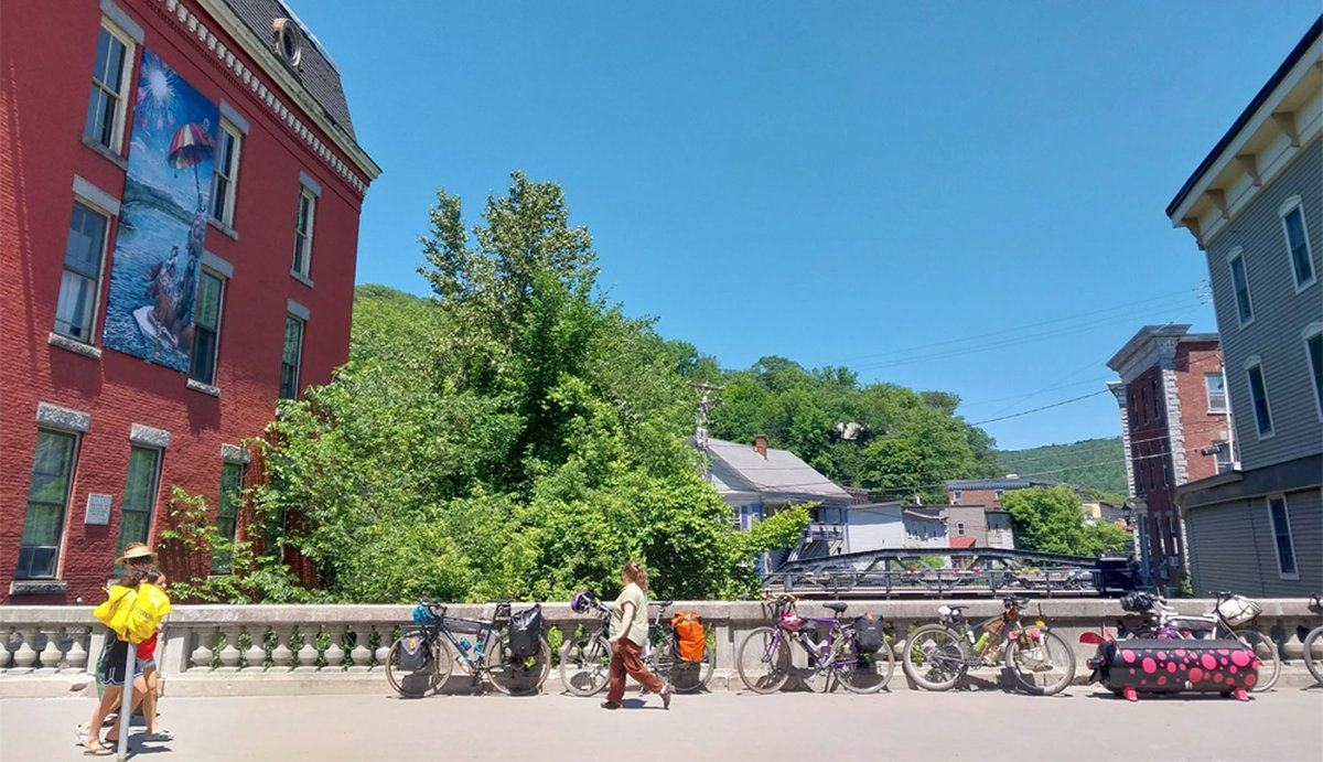 ExperienceVT's tweet photo. Check out the scene in Montpelier this September and October. Many local artists performing at the city's establishments, political events, biking, the Montpelier's Fall Festival and a two day church rummage sale. https://t.co/2DWTLFc8fx https://t.co/Kd9JQLyHNv