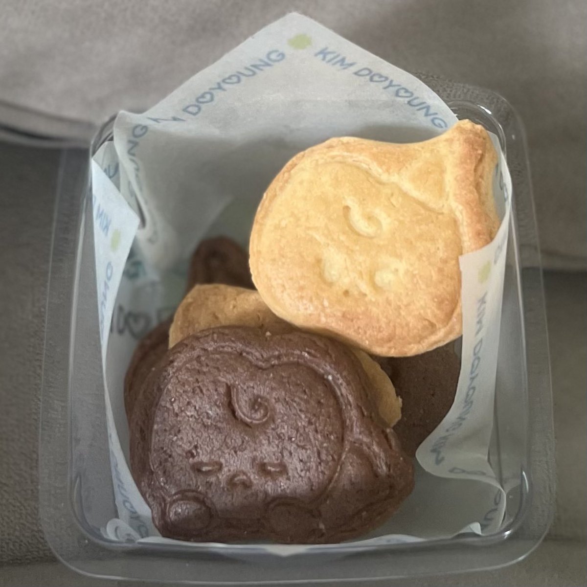 ო̤̮ giveaway doors concert in bkk 🚪🍀

ෆ เด็กจิ๋วออกจากเตาอบพร้อมเสิร์ฟแน้ว 🍪❥𓂃𓏧✨ มารับเด็กๆกันด้วยน้า ♡🐰♡

🗓️ 13-14 sep 2025
⏳ Tba
🎠 Thunder dome

ෆ เอาไปแจกทั้ง 2 วันเลย ✌🏻🩵

#DOYOUNG_Doors 
#DOYOUNG_Doors_in_BANGKOK