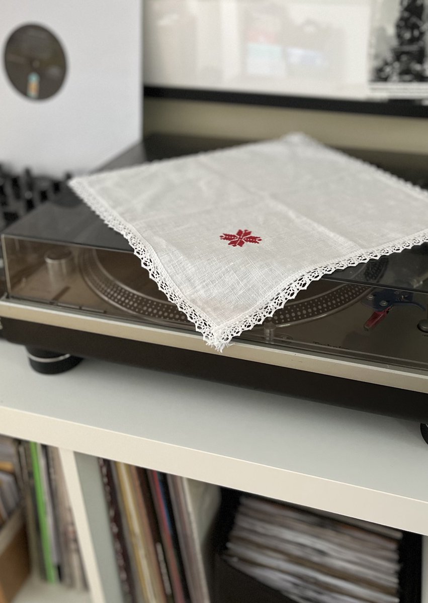 Старасць ці сталасць? 
(я б і тэлевізар прыкрыў, але там прапорцыі іншыя трэба)