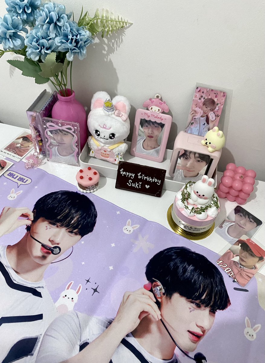 highup_yhs's tweet photo. 🎀:¨ ·.· ¨:
       `· . “Happy Birthday, Hyunsuk“🐰🎂

May your day be filled with warmth and happiness, just like the way you fill my heart 🌸✨

ㅡI love you so much it can’t even fit into words

#컴백날_현석이_24번째생일
#PrinceHyunsukDay
#예쁜_서기_스물다섯살
#LovelyHyunsuk25 https://t.co/qzpS4linfX