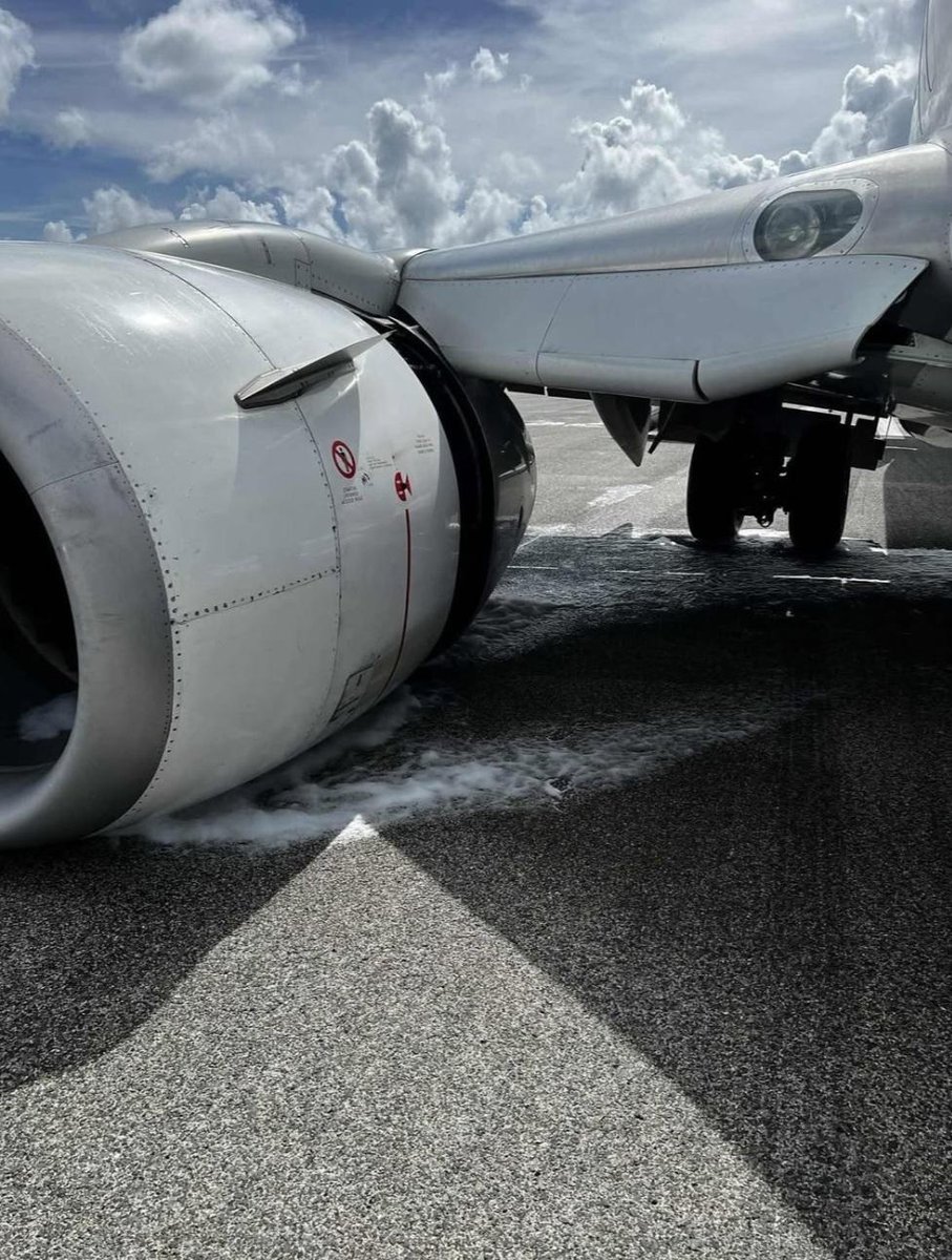 New images from WestJet 2276 shows seriously damaged wing spar and engine components. The 16 year old 737 will probably be written off by insurance. x.com/aviationbrk/st…