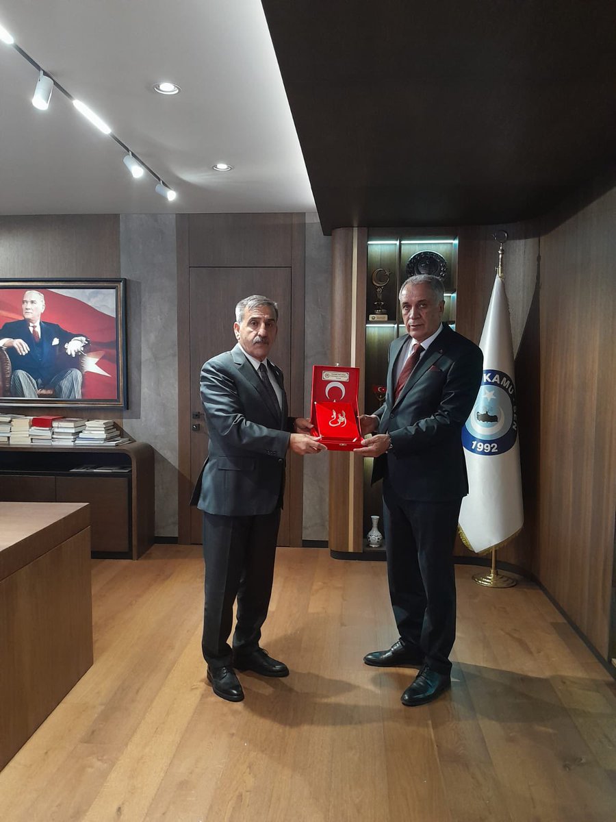 OnderKahveci's tweet photo. Türk Haber-Sen Güneydoğu Anadolu ve Doğu Anadolu Bölge Koordinatörü aynı zamanda Diyarbakır Şehit Aileleri Derneği Başkanı Mahmut Bayhan’a ziyaretleri nedeniyle teşekkür ediyor, çalışmalarında başarılar diliyorum. https://t.co/zJ7Mo679Ed
