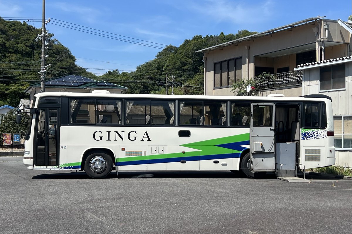 GINGA（銀河エクスプレス）
先日は90番（三菱エアロバス）を起用した貸切会に参加させていただきました。
車庫では以前から撮りたかった10番（日野セレガ）も撮影することができ、楽しい一日を過ごすことができました。