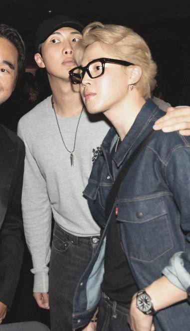 تیره ترین دونه برف🖤❄️|⊙⊝⊜ tweet media