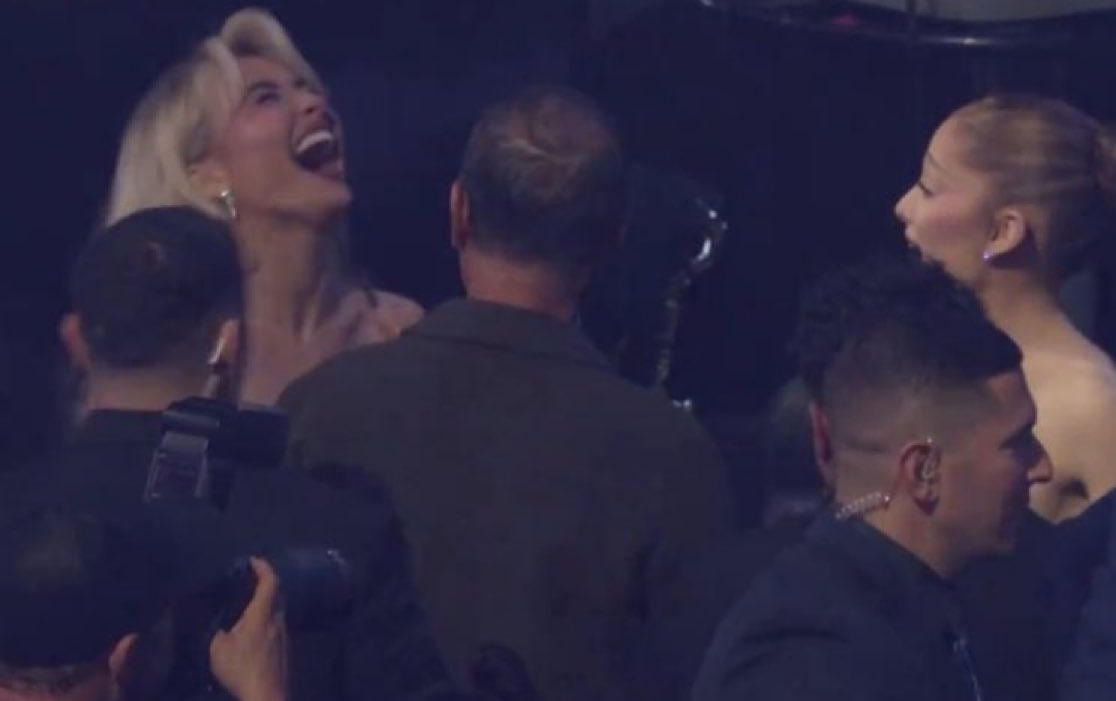 me laughing at all ariana’s jokes for free tour tickets