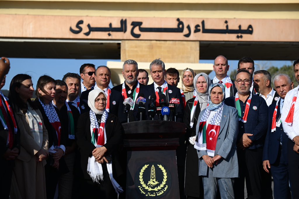 Gazze’deki masumlara desteğimizi sunmak ve İsrail’in işlediği insanlık suçlarını dünya kamuoyunun gündemine taşımak için Refah Sınır Kapısı’ndaydık.