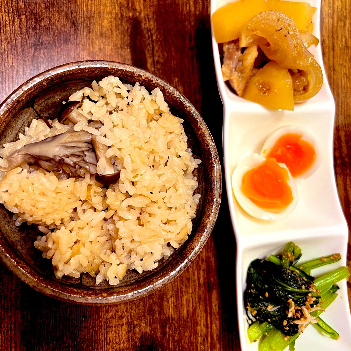 hare_to_ke's tweet photo. 深夜だし、1人だし、自炊だし…

#きのこご飯 #秋 #自炊 #深夜飯 https://t.co/e2WaGaZoXZ