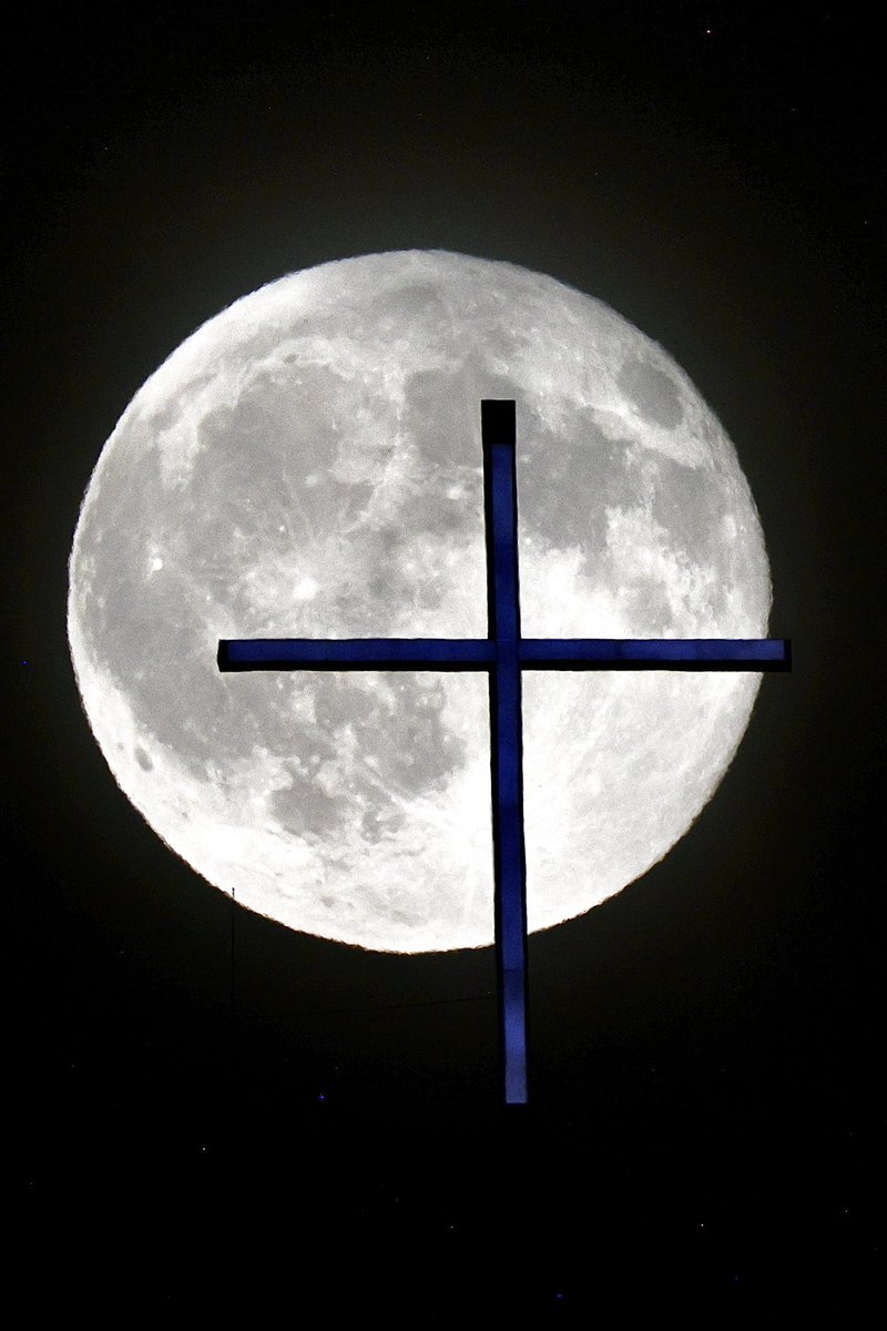 jw2008SS00's tweet photo. Full Corn Moon September’s full moon, over table rock.  #CornMoon #fullmoon #bloodmoon2025 #Boise https://t.co/XVWvlD5G5h