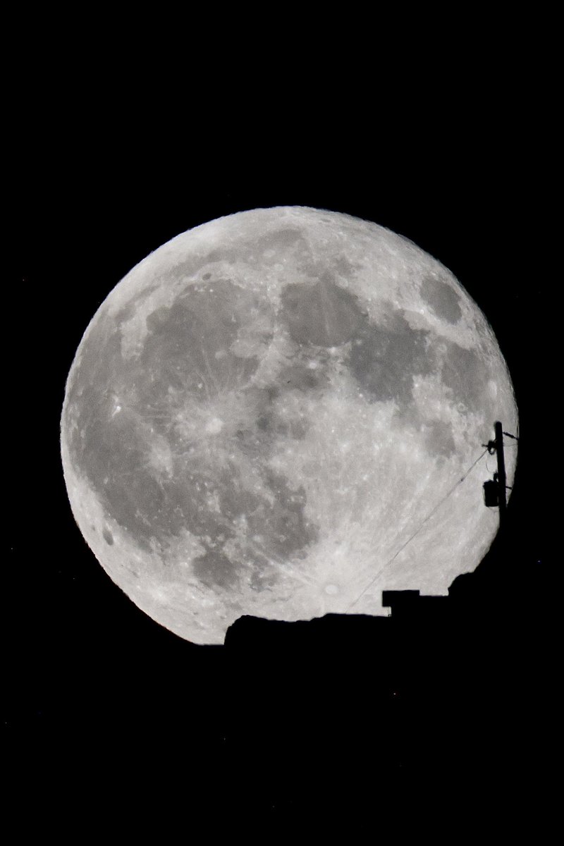 jw2008SS00's tweet photo. Full Corn Moon September’s full moon, over table rock.  #CornMoon #fullmoon #bloodmoon2025 #Boise https://t.co/XVWvlD5G5h