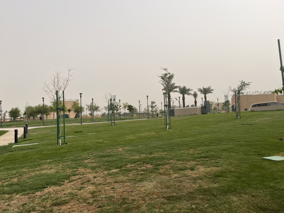 من المتوقع قريبًا افتتاح #الحديقة_العلمية الواقعة على طريق الملك عبدالله في الرياض، وتمتد على مساحة 200 ألف متر مربع، وتضم مغامرات وتجارب تفاعلية للأطفال والعائلات، فيما يضم الجزء السفلي تحت الأرض مركزًا للتحكم والصيانة للمسار الأخضر التابع لشبكة قطار الرياض