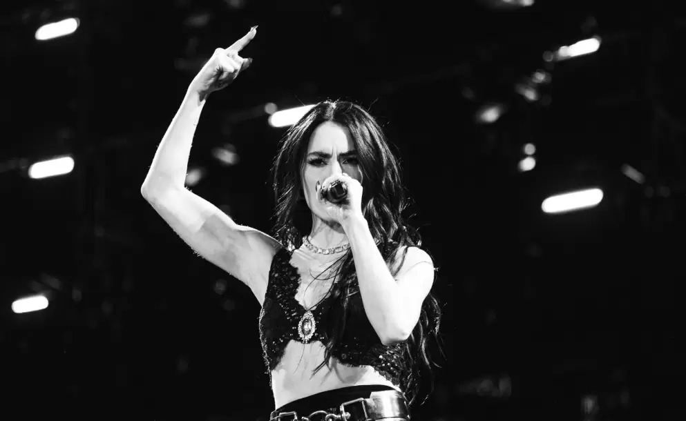 🎤 Los fans de Lali le dieron una cachetada a Milei en Vélez y ella confirma que es la reina del pop

👉🏽 Aquí la letra completa de la canción de tu pop star preferida.

✒️ Por <a href="/sonandocine/">Raúl Bertuccelli</a>

(💣 "Payaso")

bigbangnews.com/show/los-fans-…