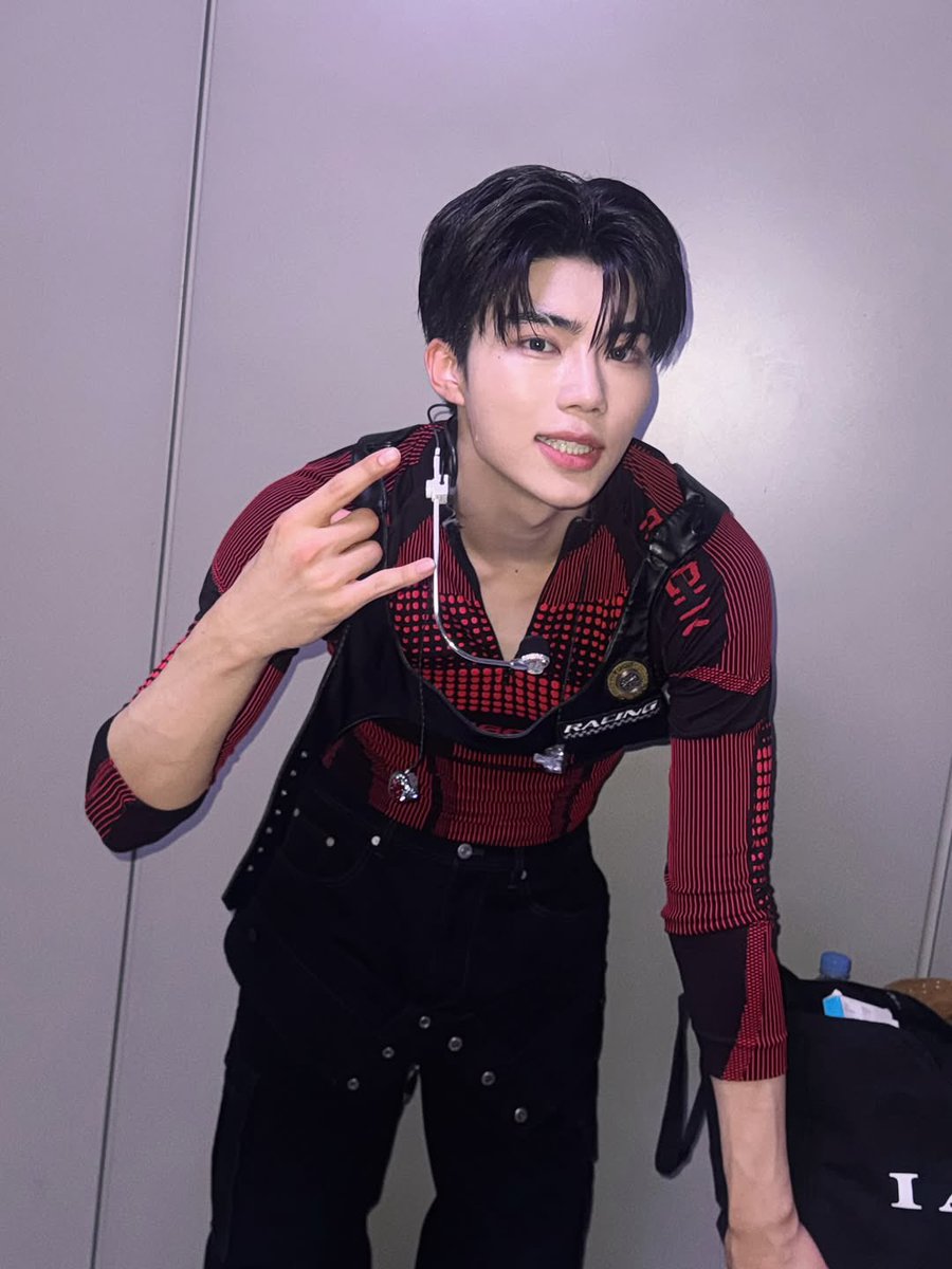 ZB1_GUNWOOK's tweet photo. First week 👊

#제로베이스원 #ZEROBASEONE #ZB1 #박건욱 #PARKGUNWOOK #건욱 #パクゴヌク #朴乾旭 https://t.co/5TDtEUCySa