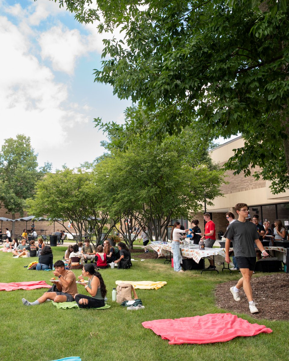 waubonsee's tweet image. 🎉 We're proud to be a Hispanic Serving Institution (#HSI)! Students, celebrate #HSIsWeek at "Somos #Waubonsee: Un dia en la plaza We Are HSI: A day in the plaza" on 9/10 from 11 a.m. - 1 p.m. Enjoy live music, food, and fun! @HACUNews

ℹ️ More info: waubonsee.edu/LHM
