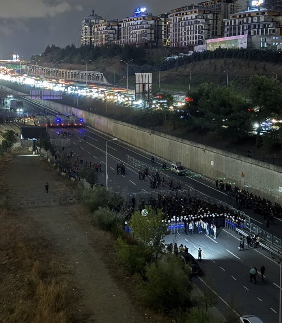 1cumhuriyet1923's tweet photo. 7 Eylül’de yaşatılan darbe, 15 Temmuz’dan çok daha gerçek bir darbedir. Çünkü bu kez tanklar değil, milletin iradesi hedef alınmıştır.
#CHPTeslimAlınamaz https://t.co/VZt9G0QeQl