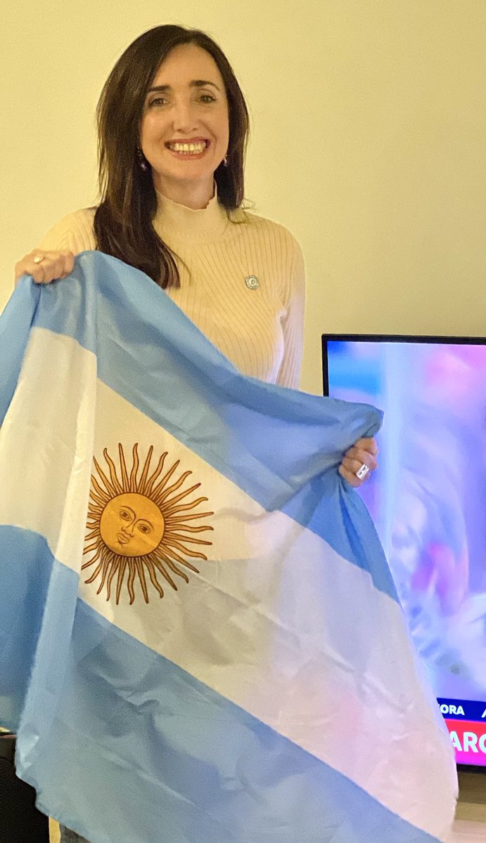 facujperezarg's tweet image. Milei gano con @VickyVillarruel y perdió sin ella. Fin.