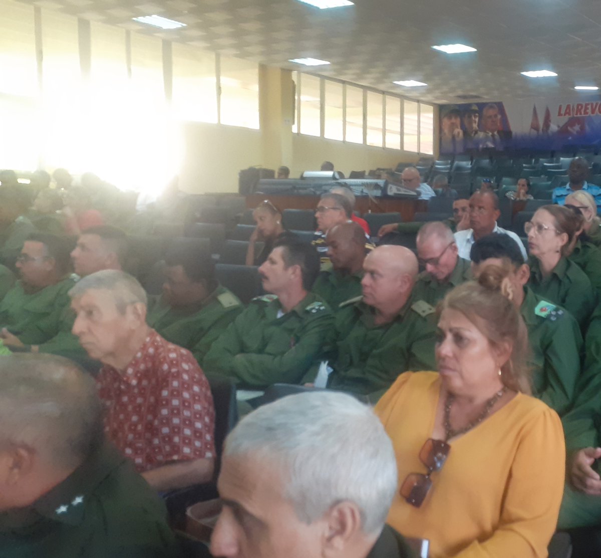 YaimyrB's tweet photo. 🇨🇺🇨🇺 Inicia en #Camagüey Reunión de Estudio del Presidente del Consejo de Defensa Provincial.  Prepararse para la guerra es la mejor forma de evitarla. #CubaVencerá 
#PorCamagüeyTodo.
🔵⚪🔴 https://t.co/BSvD5ihczD