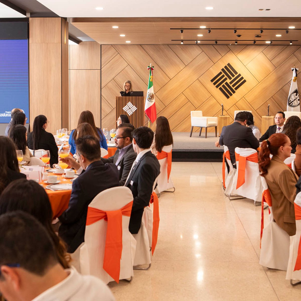 🎓 Donde las ideas se convierten en acción

🚀 Sé parte de la comunidad que transforma el conocimiento en liderazgo.
 Conoce más e inscríbete hoy. 👉 hubs.la/Q01M5lvg0

#PosgradosAnáhuac #LiderazgoProfesional