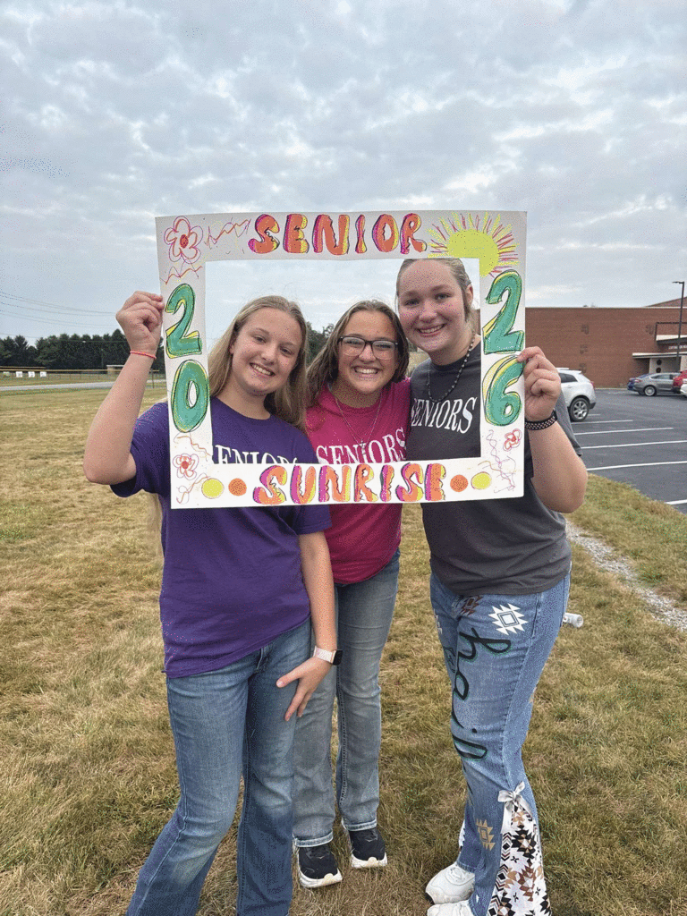 coryrawsonlocal's tweet photo. Seniors kicked off their first Friday of the school year with a beautiful senior sunrise, breakfast and painting the rock! https://t.co/4R2lf5Dpu9