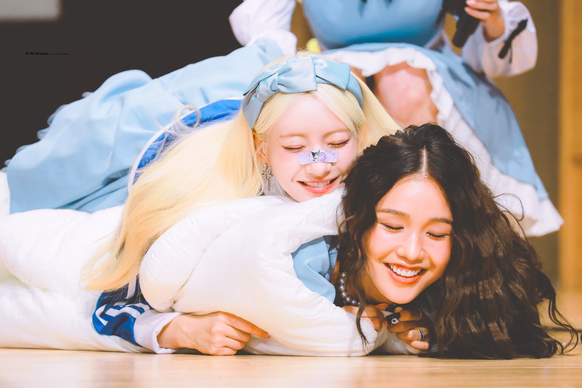 yubin_dreams's tweet image. Happy Yubin Day

유빈아 생일 많이 축하하고 앞으로도 많이 행복하자~🎂

#오마이걸 #OHMYGIRL
#유빈 #YUBIN
#가을햇살_가득안은_유빈데이
#HAPPYYUBINDAY 
@WM_OHMYGIRL