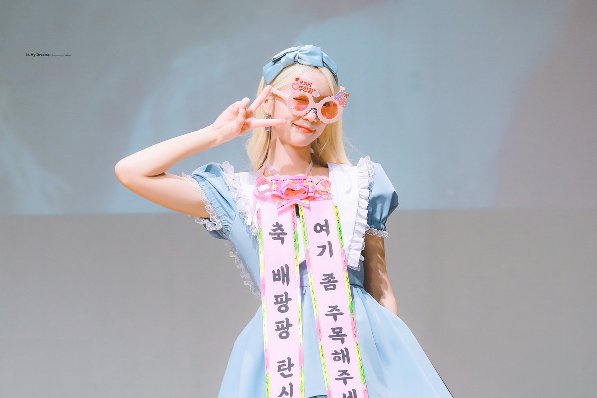 yubin_dreams's tweet image. Happy Yubin Day

유빈아 생일 많이 축하하고 앞으로도 많이 행복하자~🎂

#오마이걸 #OHMYGIRL
#유빈 #YUBIN
#가을햇살_가득안은_유빈데이
#HAPPYYUBINDAY 
@WM_OHMYGIRL