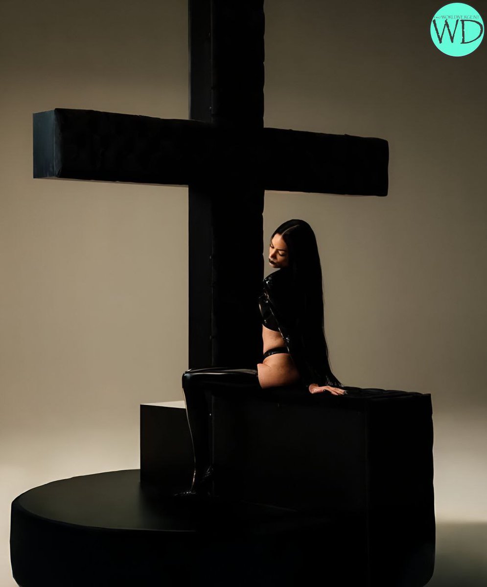 mauro_meol12096's tweet image. Elodie Di Patrizi è solo l'ultima delle ......sataniste a libro paga della massoneria nera...