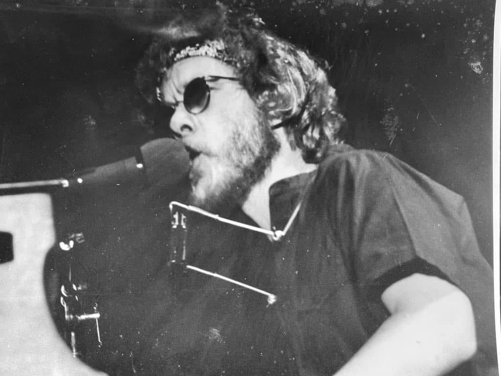BryanMarquard's tweet photo. Warren Zevon, whose songwriting and performances I admired, died 22 years ago yesterday. Such anniversaries are a good excuse to repost these photos I took at an early 1980s solo concert in Burlington, Vt. #warrenzevon #zevon https://t.co/INu9X6jOA9