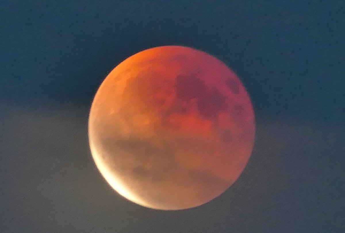 MrDrD34TH's tweet image. Hi 😁
Here are my photos of the Blood Moon, unfortunately clouds and the brightness made it difficult but I tried 🌝
#Blutmond #Mondfinsternis #LunarEclipse #Bloodmoon #LunarEclipse2025