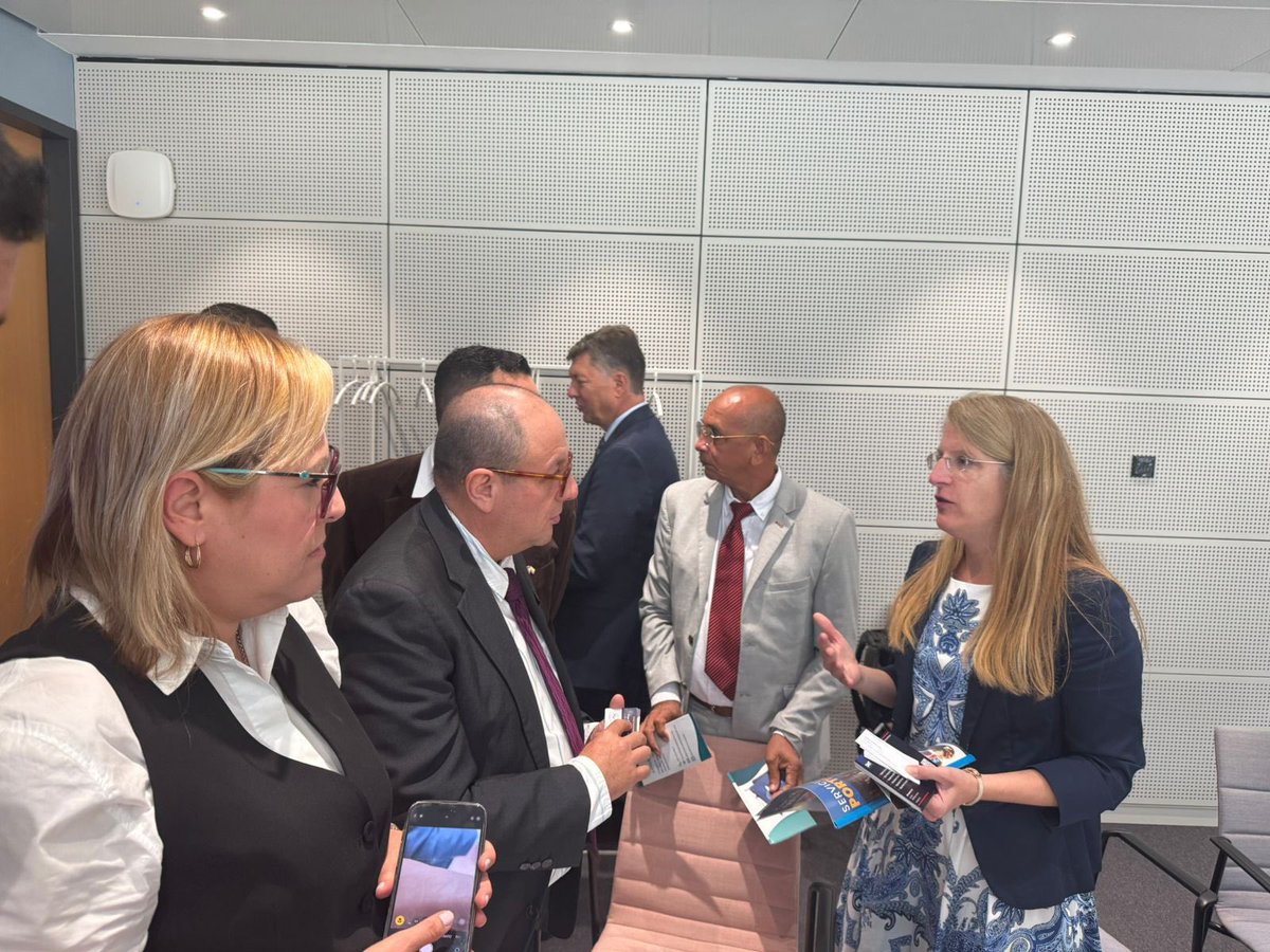 Continuamos con nuestra Misión Empresarial en Alemania 🇨🇴🤝🇩🇪

Hoy participamos en la Ronda de Empresarios con el BDI – Bundesverband der Deutschen Industrie, la principal asociación de industriales de Alemania.