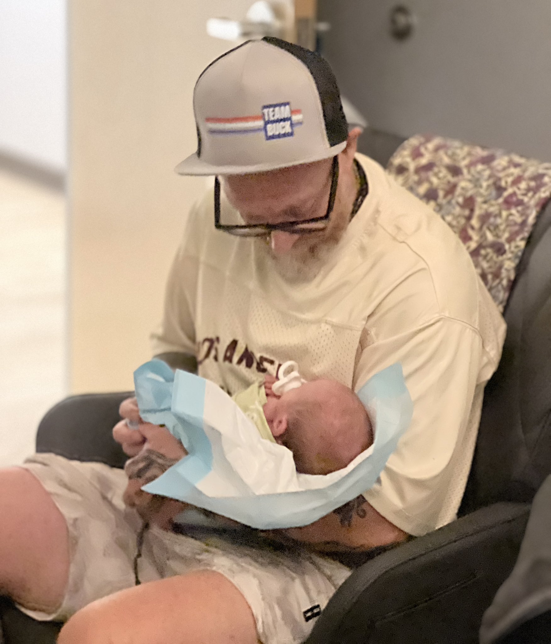My life has changed. I have been trusted and gifted a baby girl. She was adopted from a place of love. Her Mother could not care for her and chose us to be the parents. To love and give her everything she needs. To become a kiddo with a great chance to be. We did an open https://t.co/roVk4ONKy3
