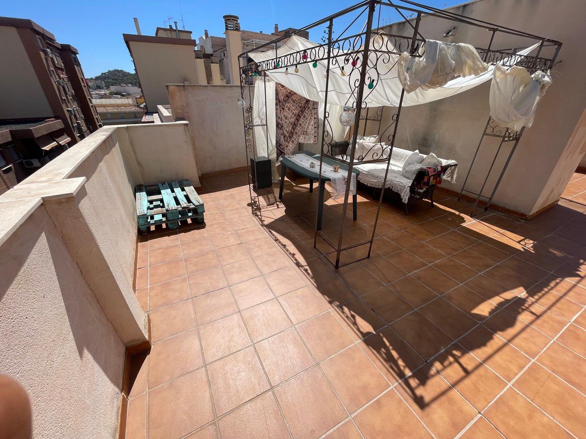 SE ALQUILA HABITACIÓN EN MÁLAGA EN ÁTICO 

Hola! Se va mi compi de piso en nuestro piso de Málaga y estoy buscando alguien para compartir😊

Es un ático de dos habs con terraza de 70m2 

Zona Trinidad 
575€ 
Larga estancia 

#pisosMalaga #HabitacionMalaga #piso #alquilerMalaga