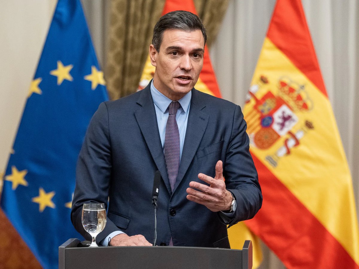 Spain’s Prime Minister imposes a full embargo on Israel:

“Bombing hospitals and starving innocent children is not self-defense.”

“It is not even war.”

“It is the extermination of a defenseless people, and the destruction of every principle of human rights.”

🇪🇸 🇵🇸