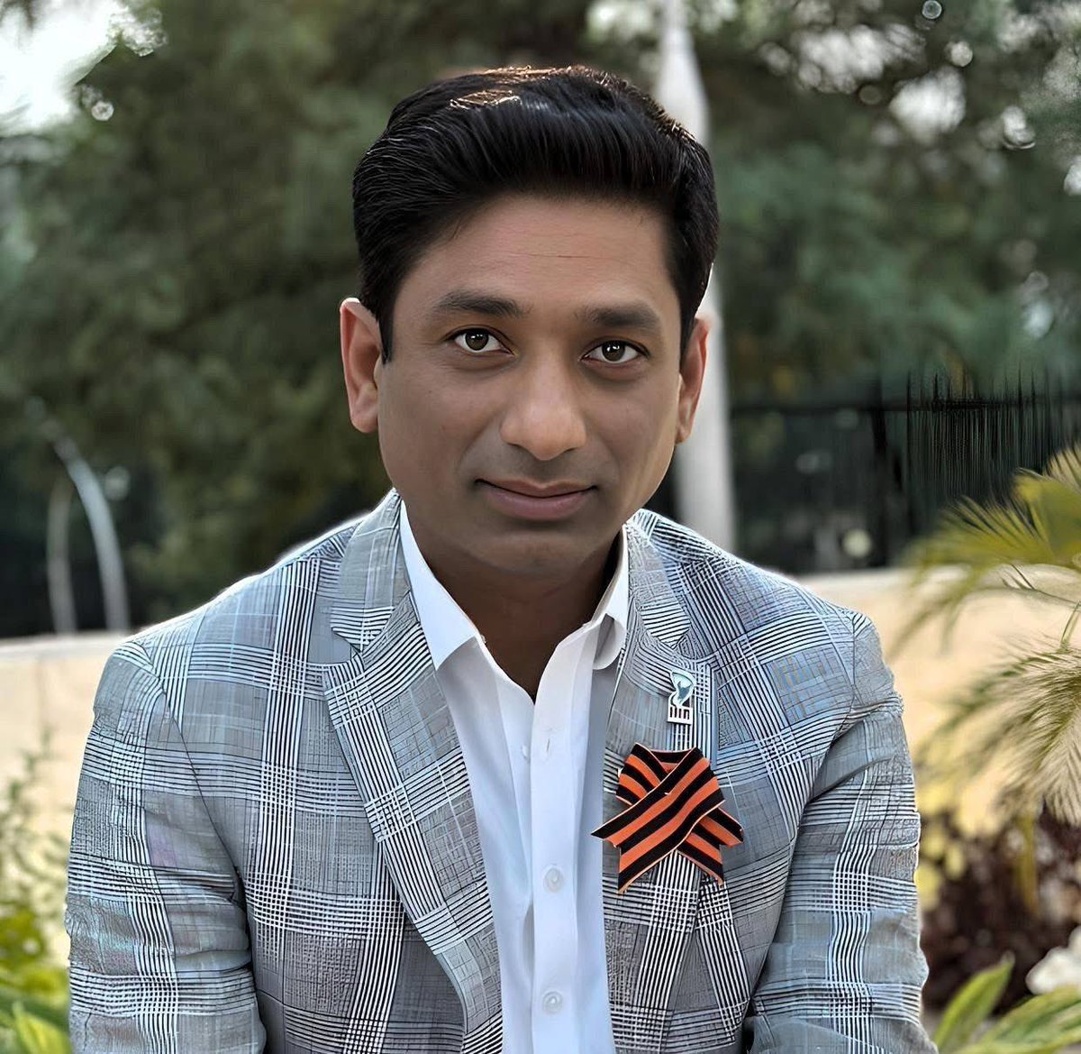 فتنہ اب پھر پورے زور سے سر اٹھا چکا ہے
9 مئی کے بعد۔۔یہ فتنہ 
جس جگہ گھسا تھا۔اس جگہ گھسانے کی ضرورت ہے
"میجر کریک ڈاون" کریں۔۔اور
سب سے پہلے"مین سٹریم میڈیا"
کے چینلز اور اینکرز/تجزیہ نگار
آف ائیر کریں۔
ورنہ
یہ فاشزم پاکستان کو لے دے جائے گا