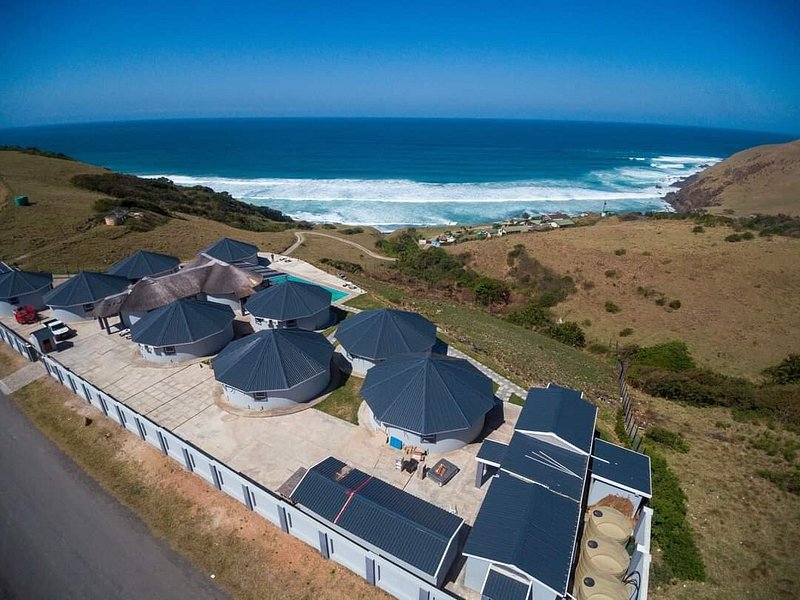 TravelAbodes's tweet image. GREEN FIELDS HOTEL/KING SABATA DALINDYEBO
COFFEE BAY, EASTERN CAPE! 

#TravelAbodes #staycation 
Mkhwanazi Malema A-reece
 Daveyton SAHRC Tshepo #LunarEclipse flip Ribeiro Shimza Ride  #CapeTown Sundowns 
Floyd Zondo Tyla Afrobeats