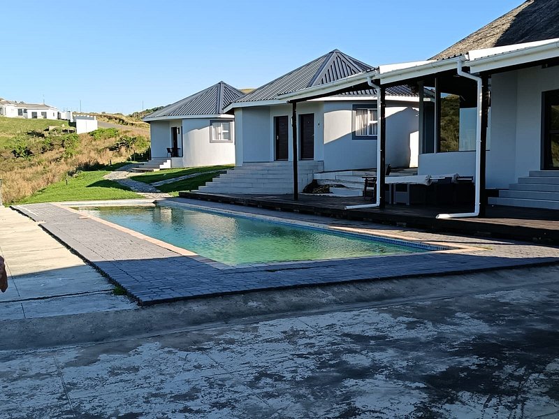 TravelAbodes's tweet image. GREEN FIELDS HOTEL/KING SABATA DALINDYEBO
COFFEE BAY, EASTERN CAPE! 

#TravelAbodes #staycation 
Mkhwanazi Malema A-reece
 Daveyton SAHRC Tshepo #LunarEclipse flip Ribeiro Shimza Ride  #CapeTown Sundowns 
Floyd Zondo Tyla Afrobeats