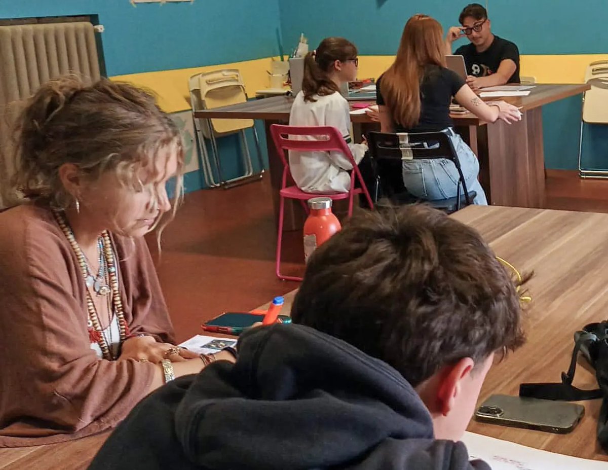 Siamo a #cremona , nella sede locale dell’ #Aid , dove Società Dolce ha attivato una rete di laboratori specialistici e tutoring didattici, per rispondere alle esigenze di bambini e ragazzi con disturbi dell’apprendimento #DSA .

🗞 vita.it/progetti-perso…