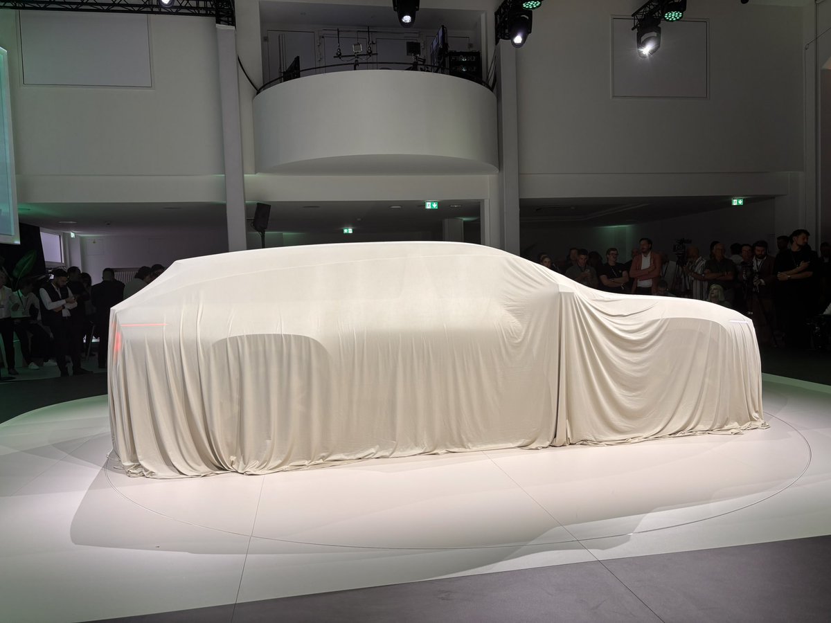 AckoDrive's tweet photo. A LONG unveil today from @skodaautonews. It’s called the #VisionO and the dimensions clearly suggest it’s an estate. So will this set the precedence when it comes to having a sedan derivation rather than it being the other way round? CAnnot wait to find out https://t.co/Bh9Cizbi0D