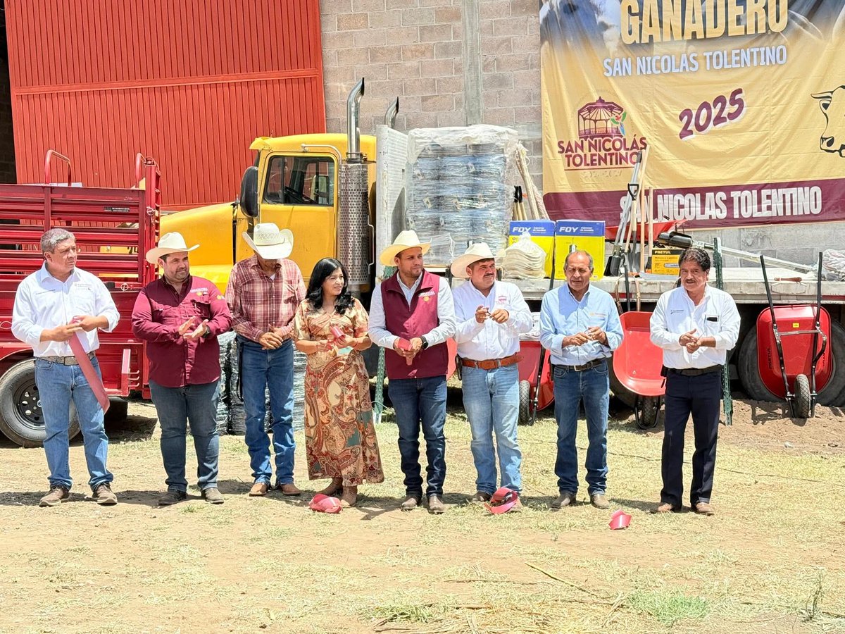 agriculturaSLP's tweet photo. 🐄🌾 La Oficina de Representación de la Secretaría de Agricultura en San Luis Potos acudió a la Muestra-Tianguis Ganadero en San Nicolás Tolentino 2025 🐄🌾

Este 4 de septiembre fuimos parte de este importante evento que impulsa la actividad  ganadera de la región. https://t.co/iUevD4GFA9