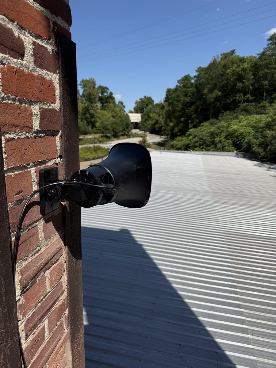 RPL_Parallax's tweet image. Loving the black @Ubiquiti AI Horn, perfect for deterring unwanted guests at night. Message is played when an individual is detected on the roof.
