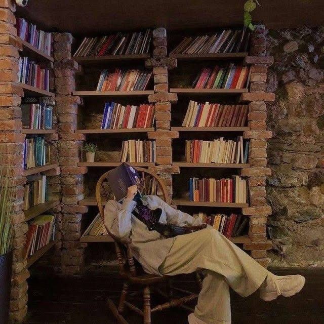 MkSabir19's tweet photo. زمانه پکښې بڼکې د طاؤس ږدي
خو ما ایښي ستا باڼۀ دي پۀ کتاب کښې

🥰 https://t.co/XiSMkYT3gk