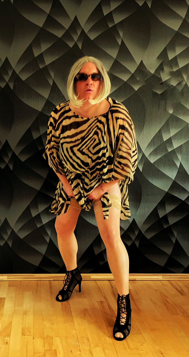 Heute bin ich so verfickt geil…
#nylonfetısh #nylon #highheels #tvts 
Liebe Grüße Eure Eva
